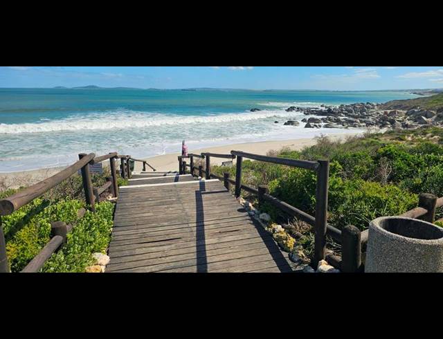 4 BEDROOM HOUSE FOR SALE IN CALYPSO BEACH